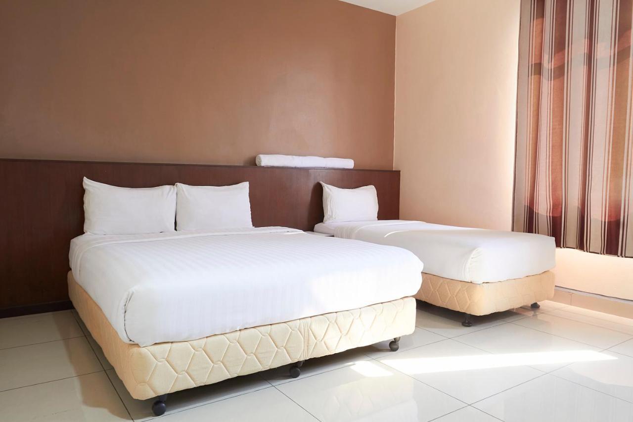 Langkawi Uptown Hotel Kuah Exterior photo